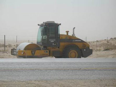 LGS818 road roller traveling in Saudi Arabia